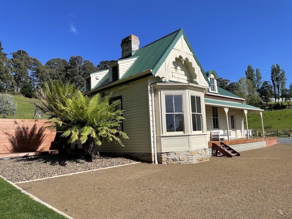 The Cottage at Flowerpot exterior